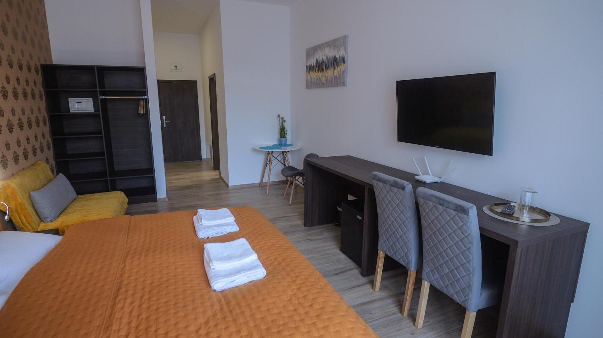 Premium City Centre Bedrooms Presov Ngoại thất bức ảnh
