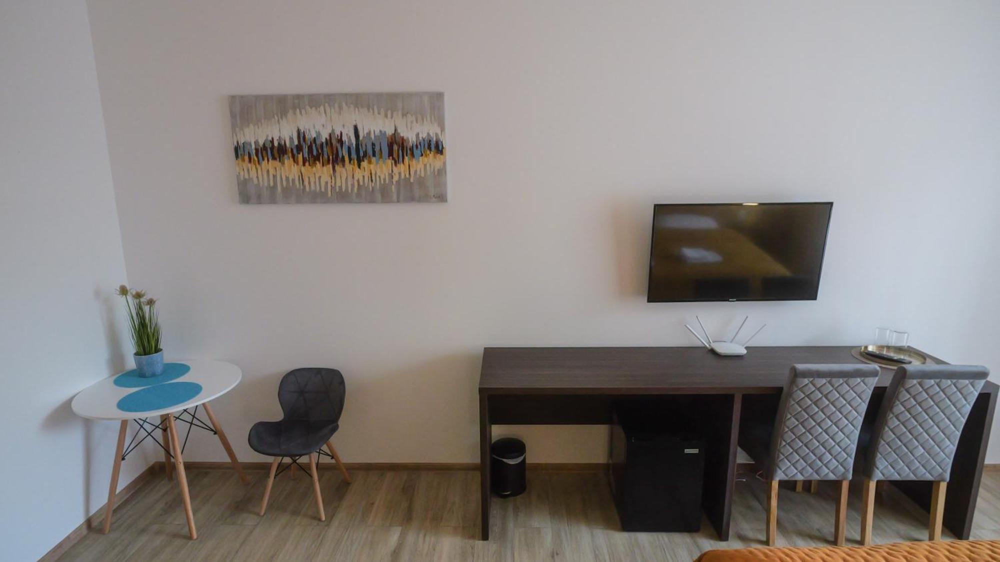Premium City Centre Bedrooms Presov Ngoại thất bức ảnh