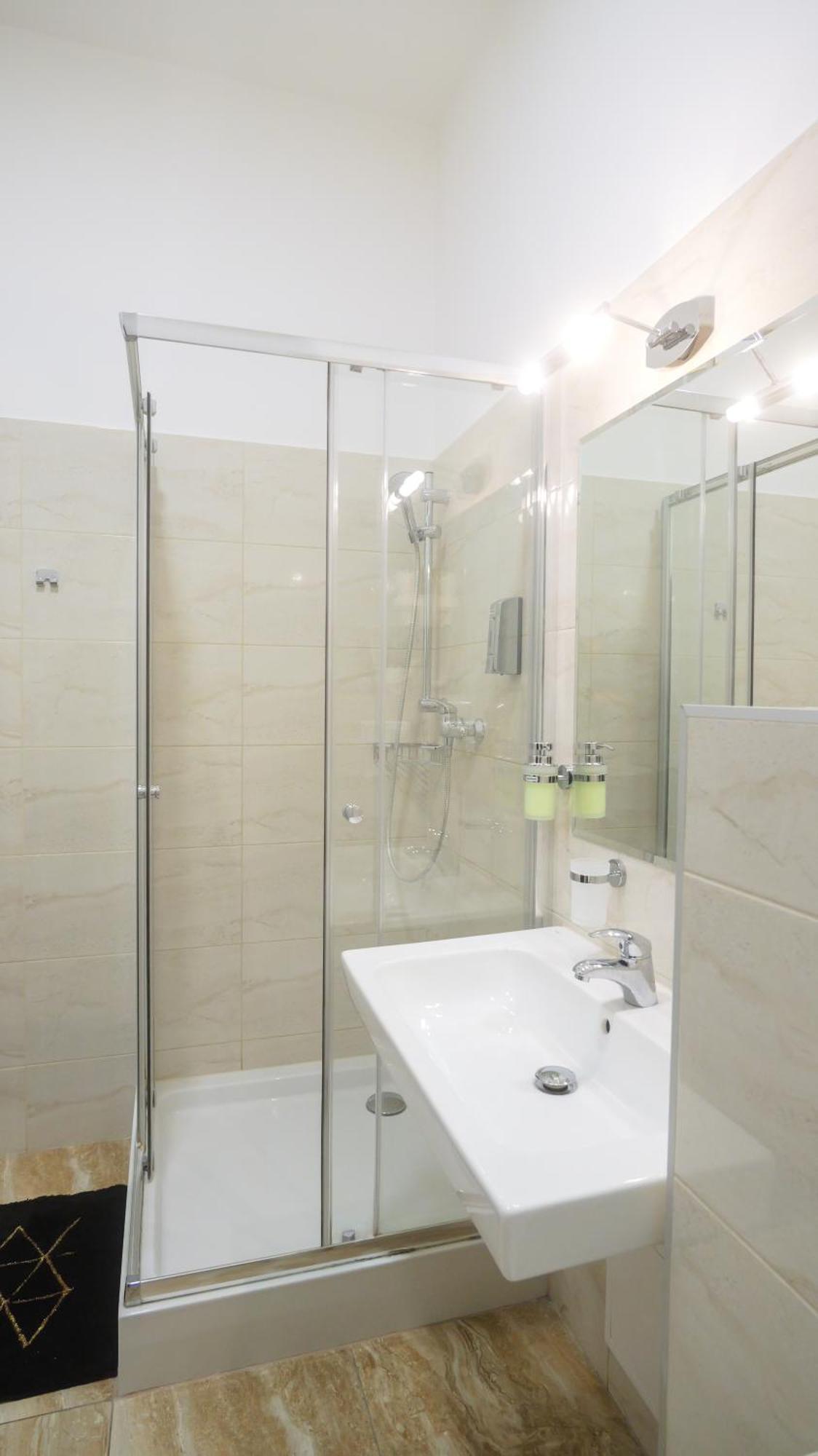 Premium City Centre Bedrooms Presov Ngoại thất bức ảnh