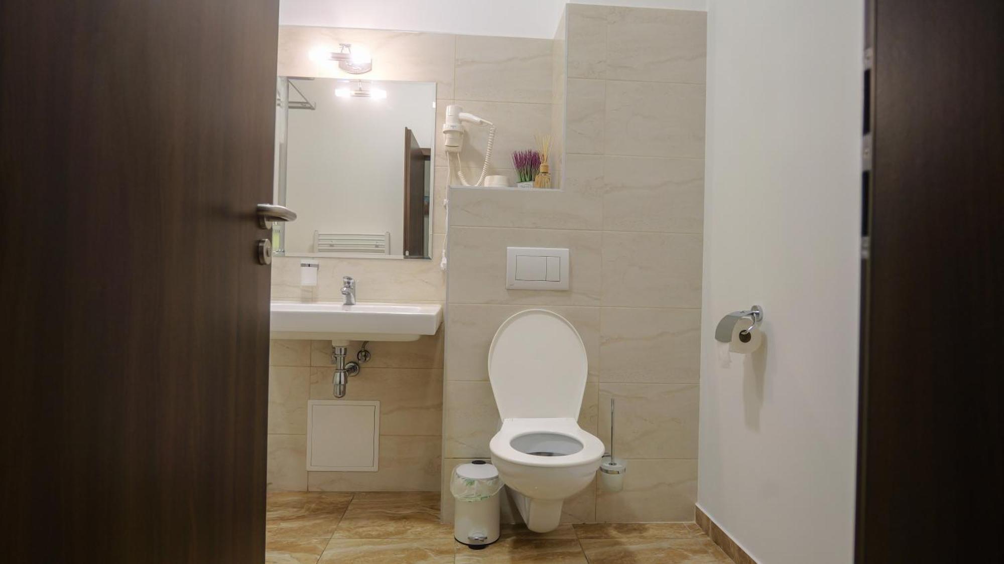Premium City Centre Bedrooms Presov Ngoại thất bức ảnh